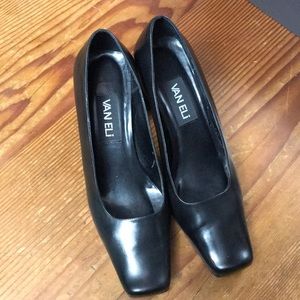 Black Vaneli pumps